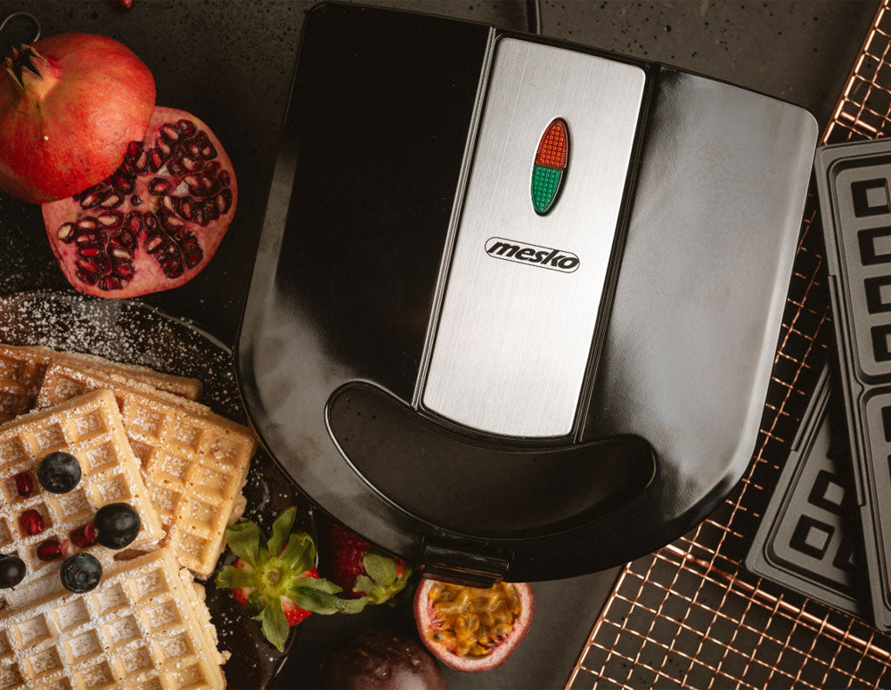 Aparat de sandvișuri și gofre 3 în 1 Mesko MS-3045, 1000W, 3 plăci interschimbabile, Înveliș antiaderent, Negru