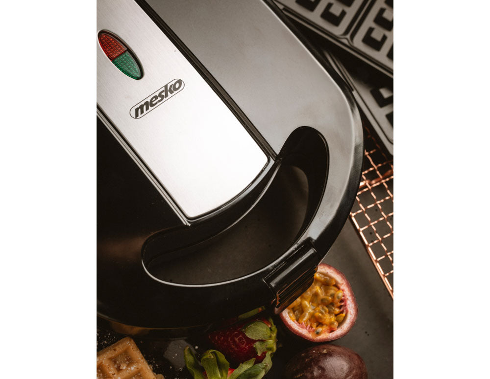 Aparat de sandvișuri și gofre 3 în 1 Mesko MS-3045, 1000W, 3 plăci interschimbabile, Înveliș antiaderent, Negru 